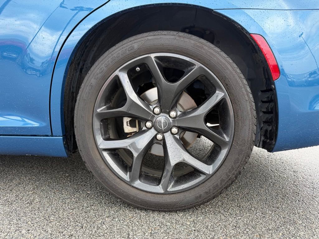 Used 2022 Chrysler 300 Touring w/ Sport Appearance Package RWD image 32