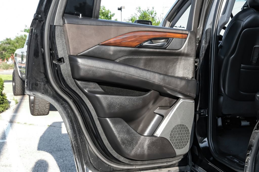 Used 2018 Cadillac Escalade Luxury RWD image 45
