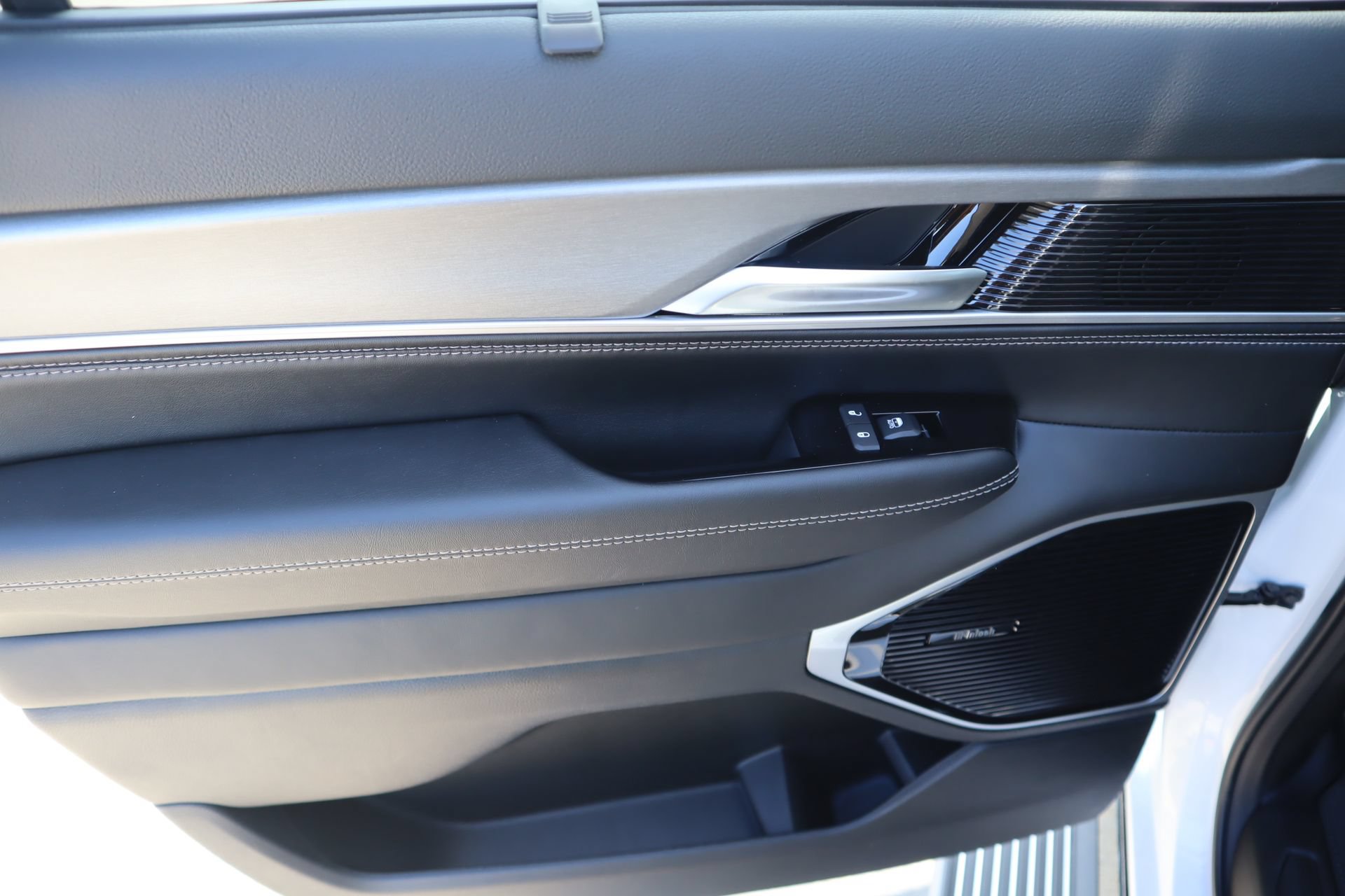 New 2026 Jeep Grand Wagoneer L Limited AWD/4WD image 20