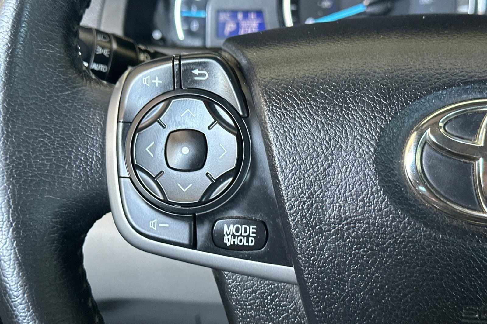 Used 2014 Toyota Camry XLE w/ Leather Package FWD image 25
