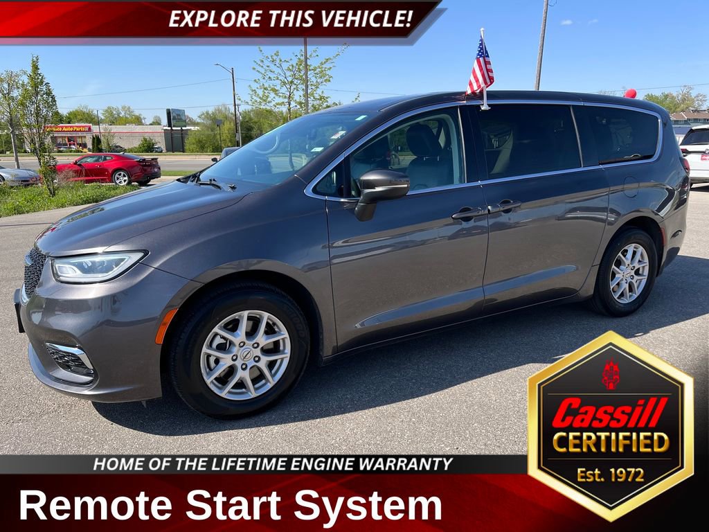 Used 2023 Chrysler Pacifica Touring-L FWD image 1