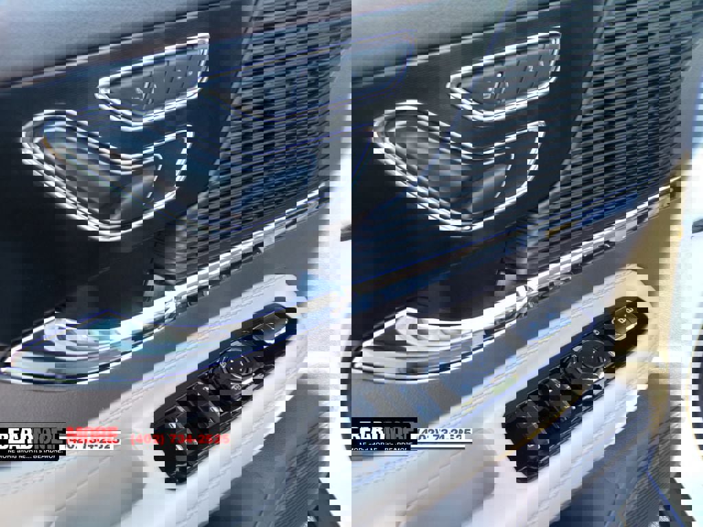 Used 2021 Lincoln Corsair Standard w/ Rear Removable Package Tray image 15