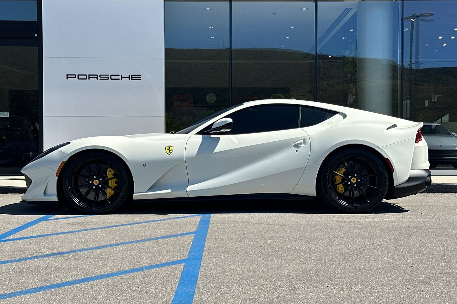 Used 2018 Ferrari 812 Superfast RWD image 2