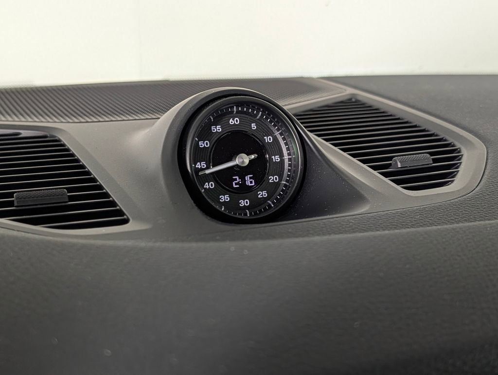 Certified 2025 Porsche Cayenne Coupe image 29