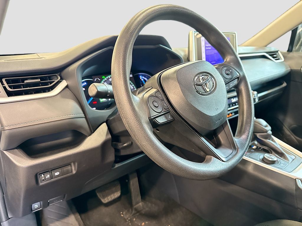 Used 2025 Toyota RAV4 LE AWD/4WD image 9
