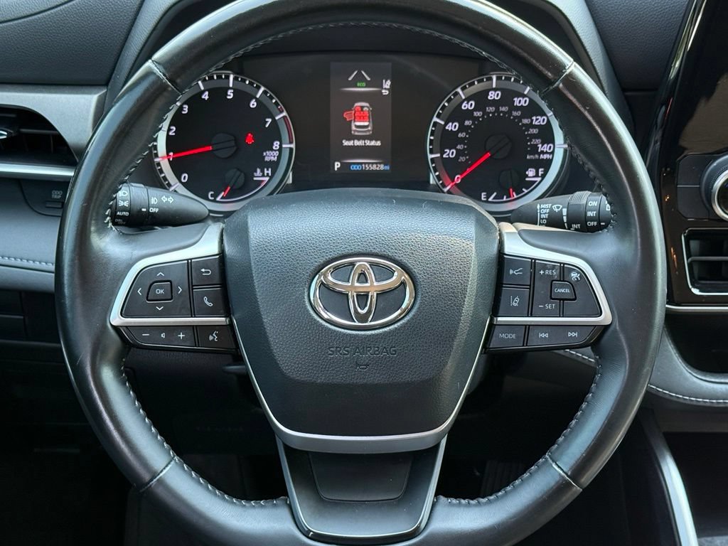 Used 2022 Toyota Highlander LE AWD/4WD image 19