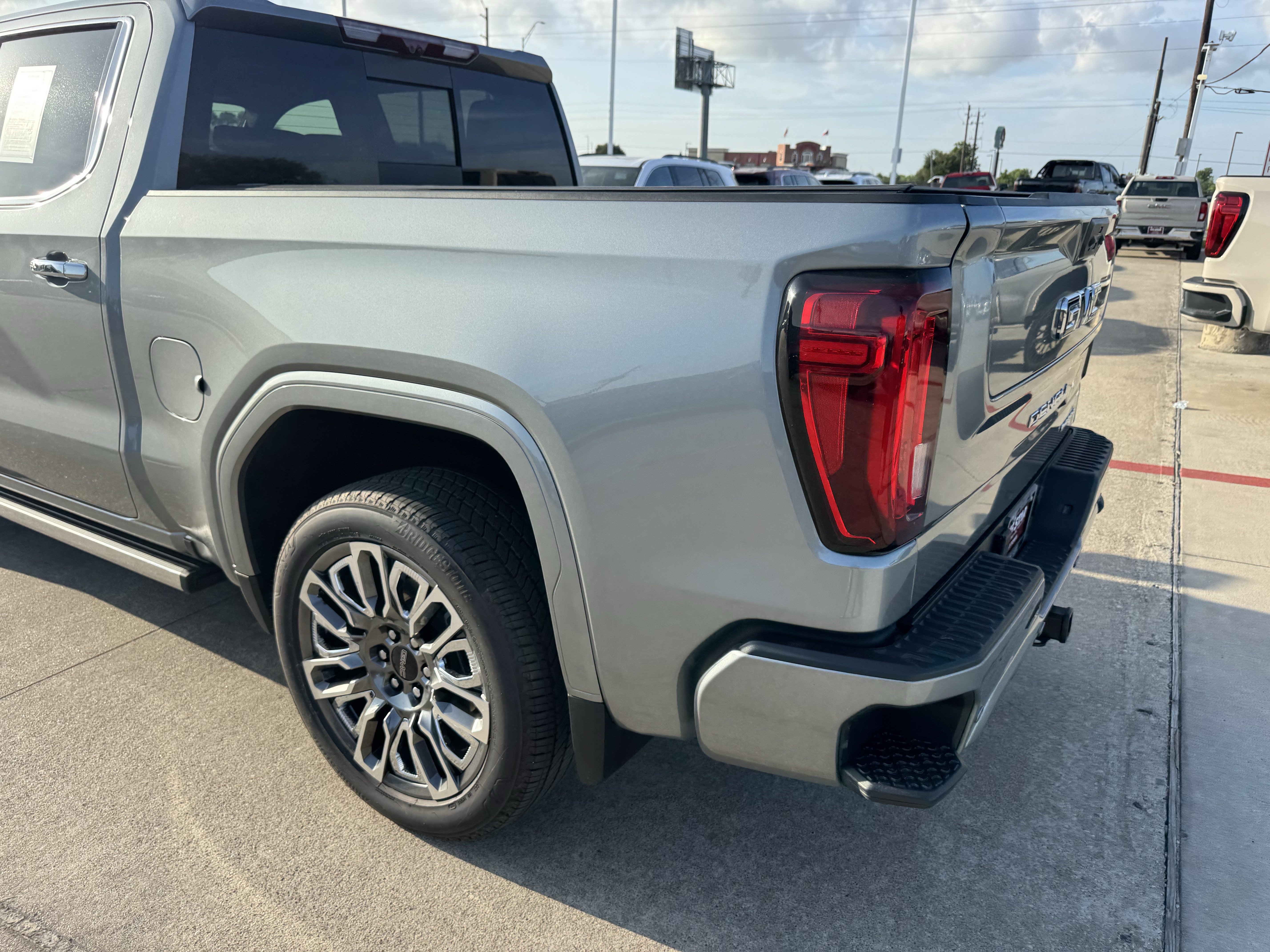 Used 2026 GMC Sierra 1500 Denali Ultimate AWD/4WD image 8