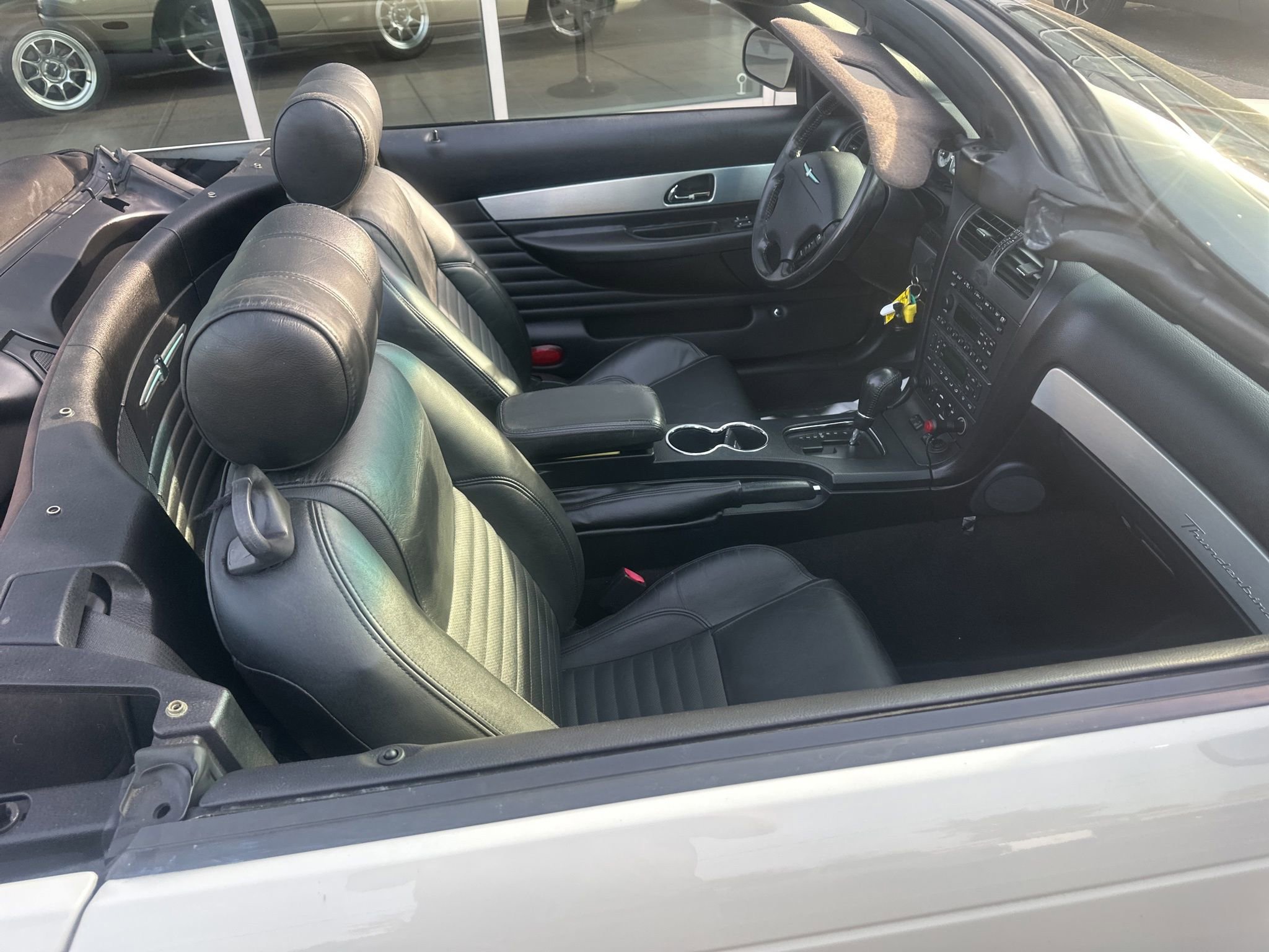 Used 2003 Ford Thunderbird image 10