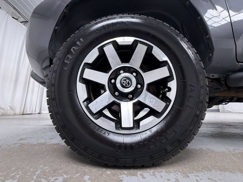 Used 2021 Toyota Tacoma SR AWD/4WD image 14
