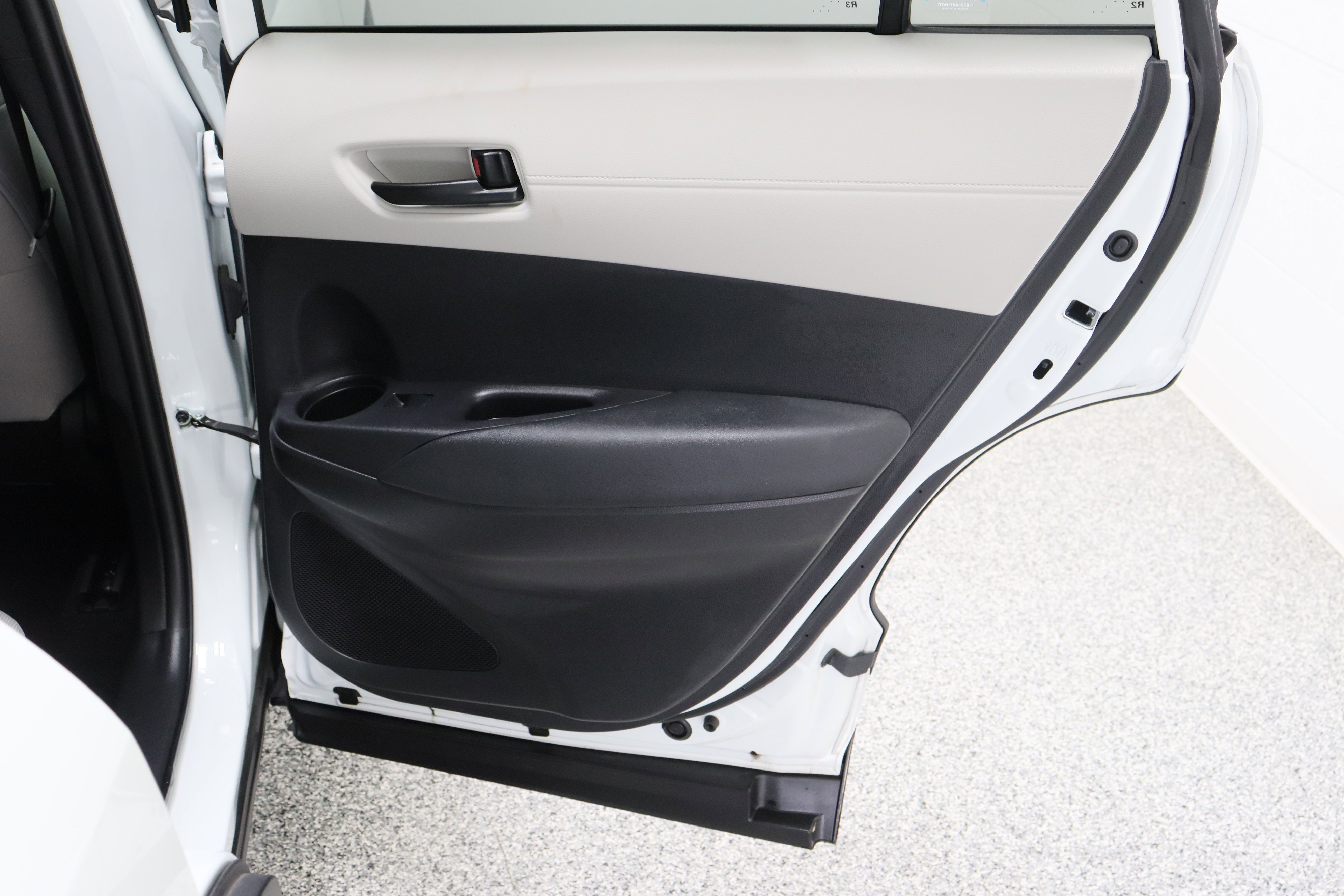 Certified 2023 Toyota Corolla Cross LE w/ Moonroof Package image 33