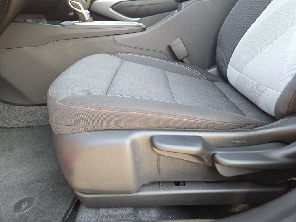 Used 2026 Chevrolet Trax RS w/ Sunroof Package FWD image 18