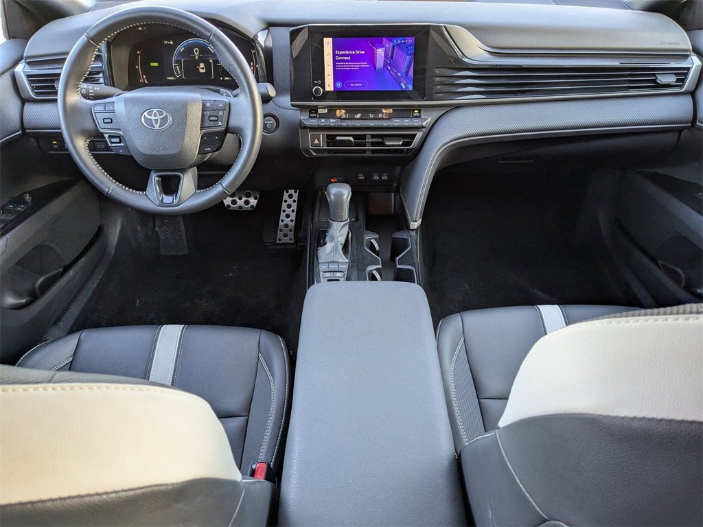 Used 2025 Toyota Camry SE image 32