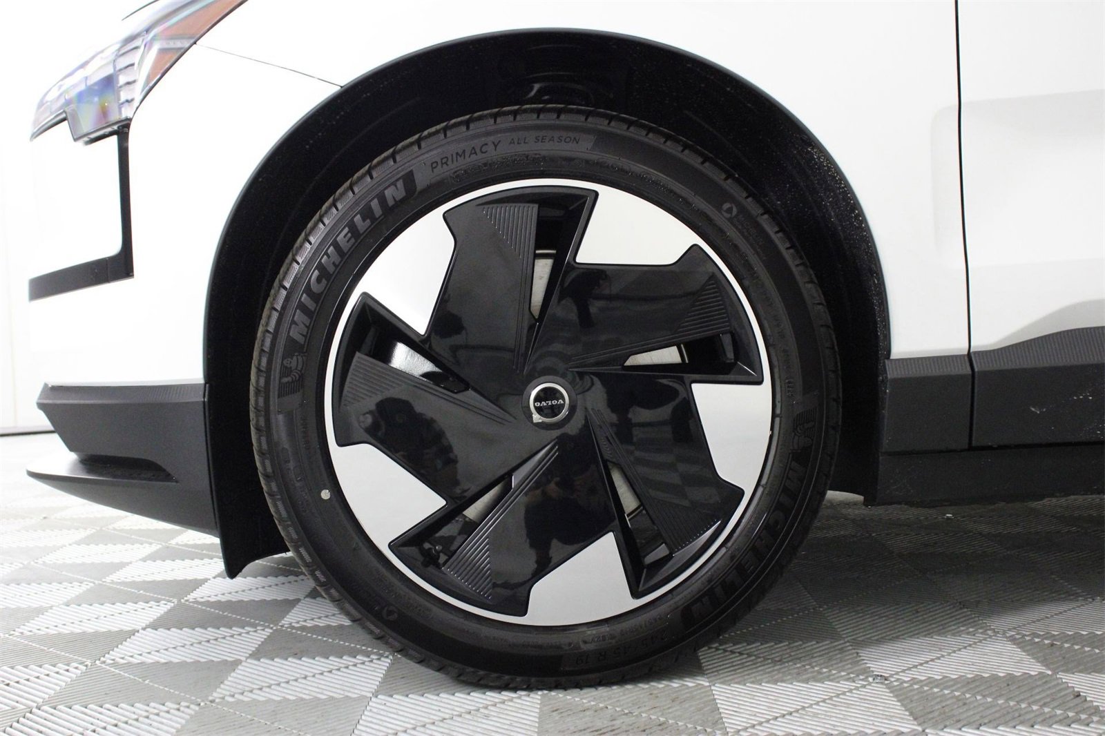 New 2025 Volvo EX30 Plus w/ Protection Package Premier image 12