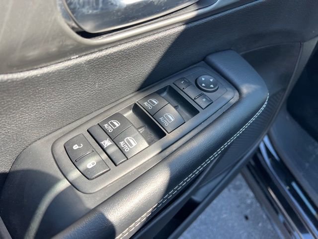 Used 2025 Chrysler Pacifica Select image 27
