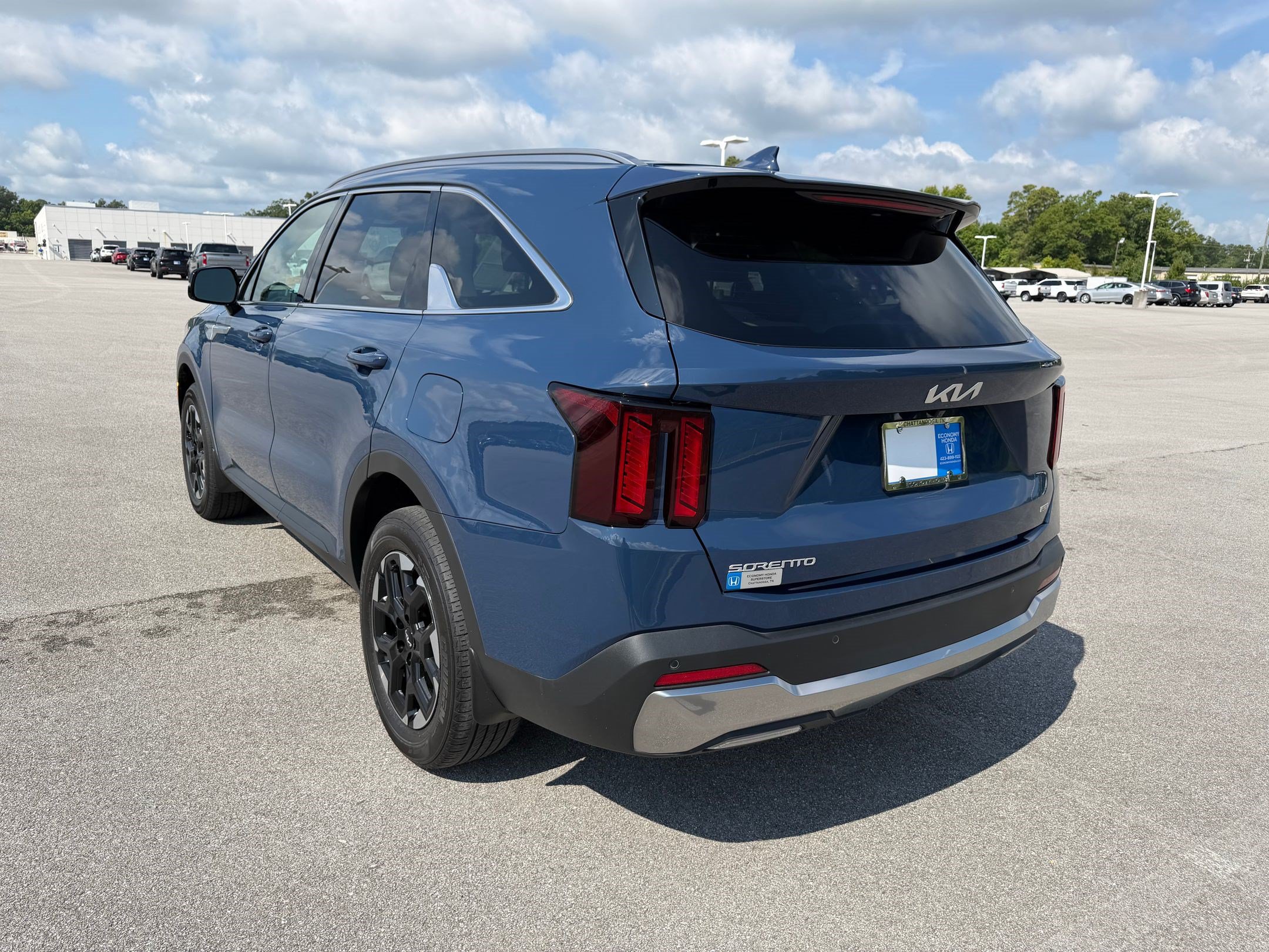 Used 2025 Kia Sorento S AWD/4WD image 3