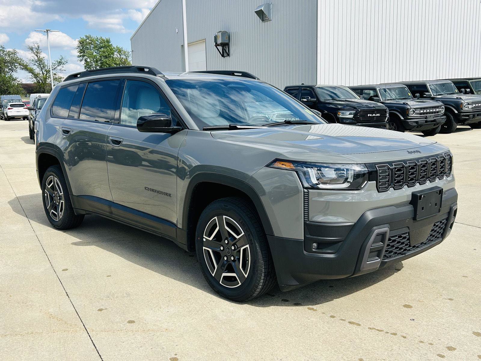 New 2026 Jeep Cherokee Laredo AWD/4WD video 2