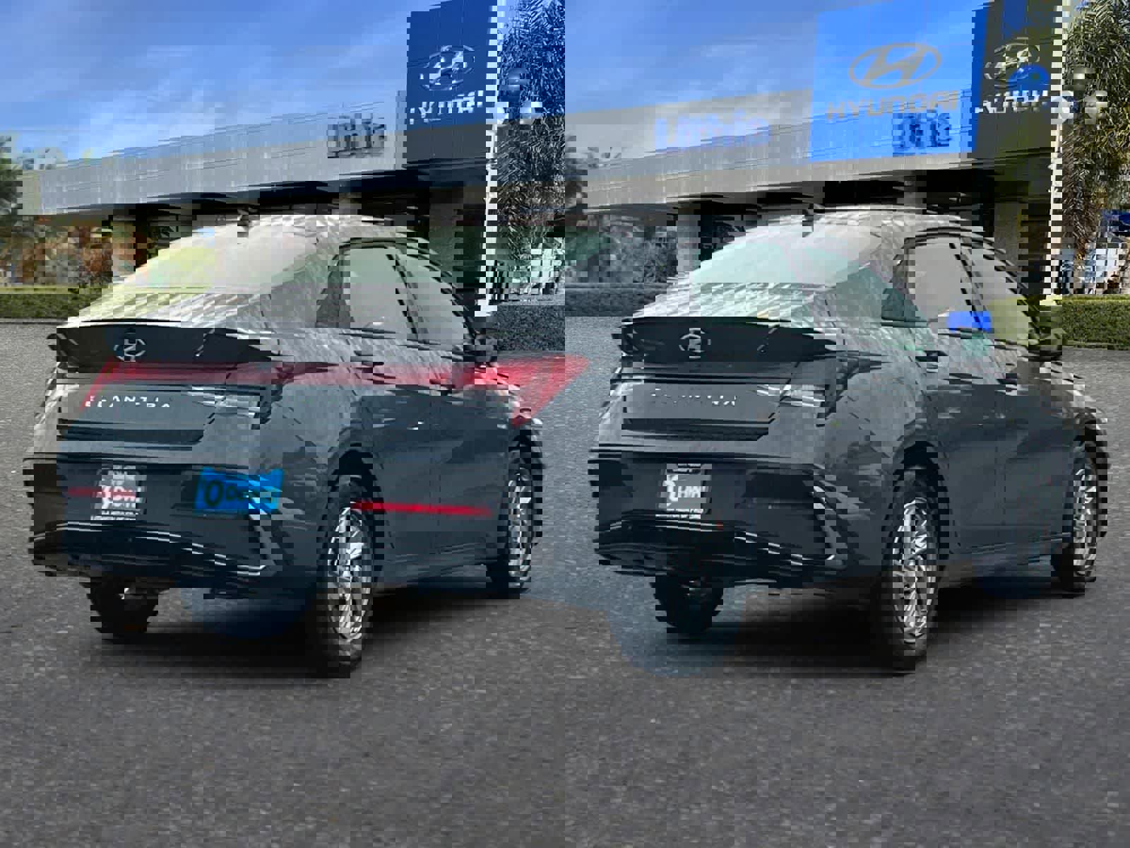 New 2026 Hyundai Elantra SE image 2