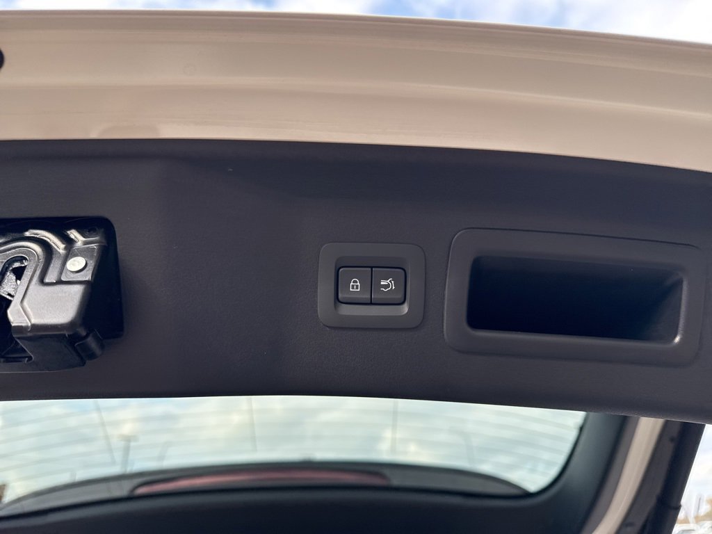 Used 2025 MAZDA CX-70 Plug-In Hybrid w/ Premium Pkg image 9