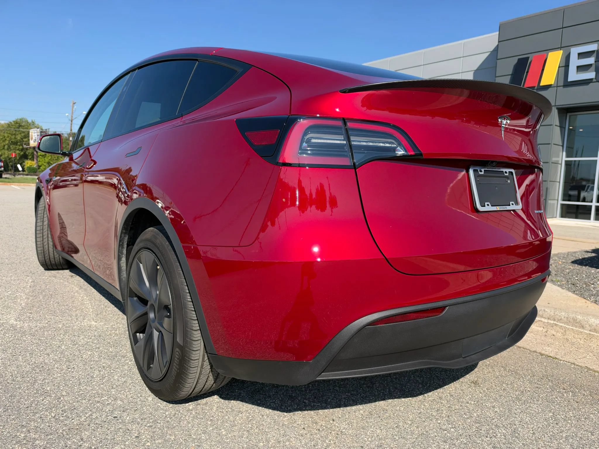 Used 2024 Tesla Model Y Long Range AWD/4WD image 3