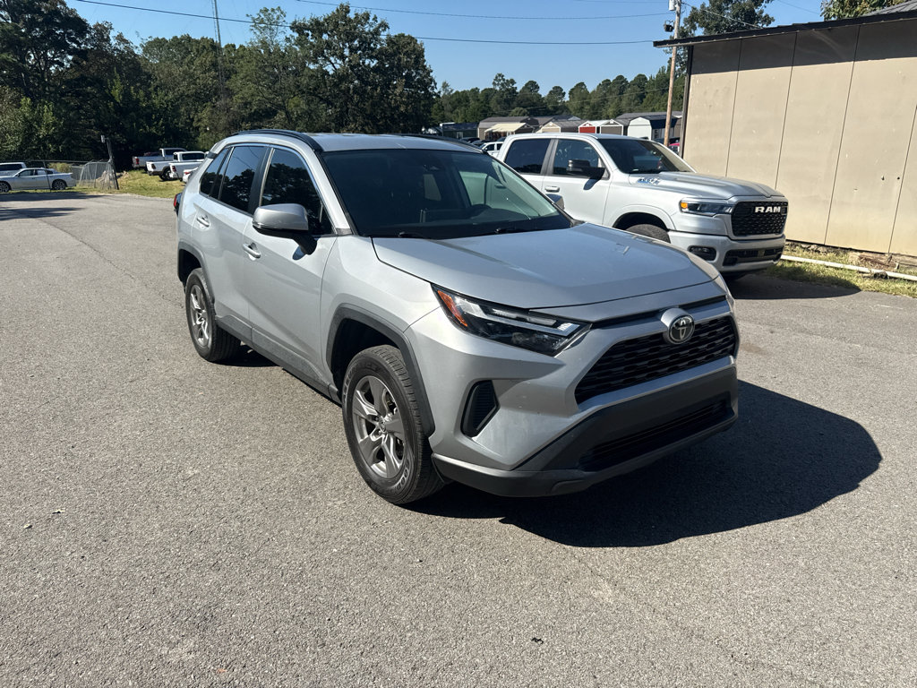 Used 2024 Toyota RAV4 XLE FWD image 2