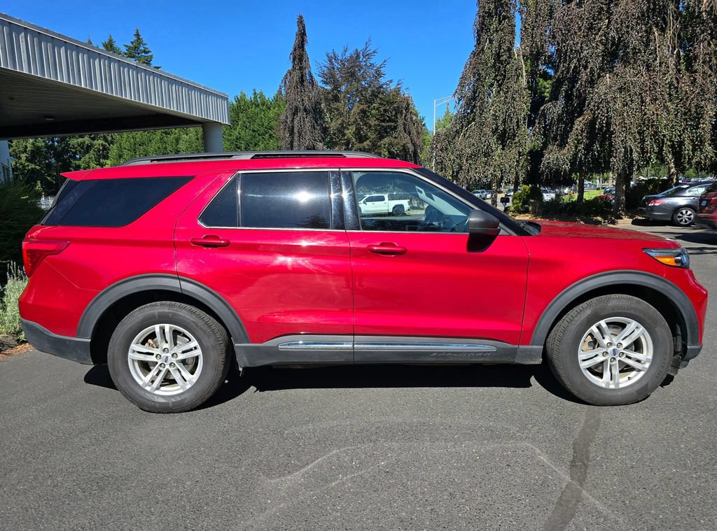 Used 2020 Ford Explorer XLT w/ Equipment Group 202A AWD/4WD image 3