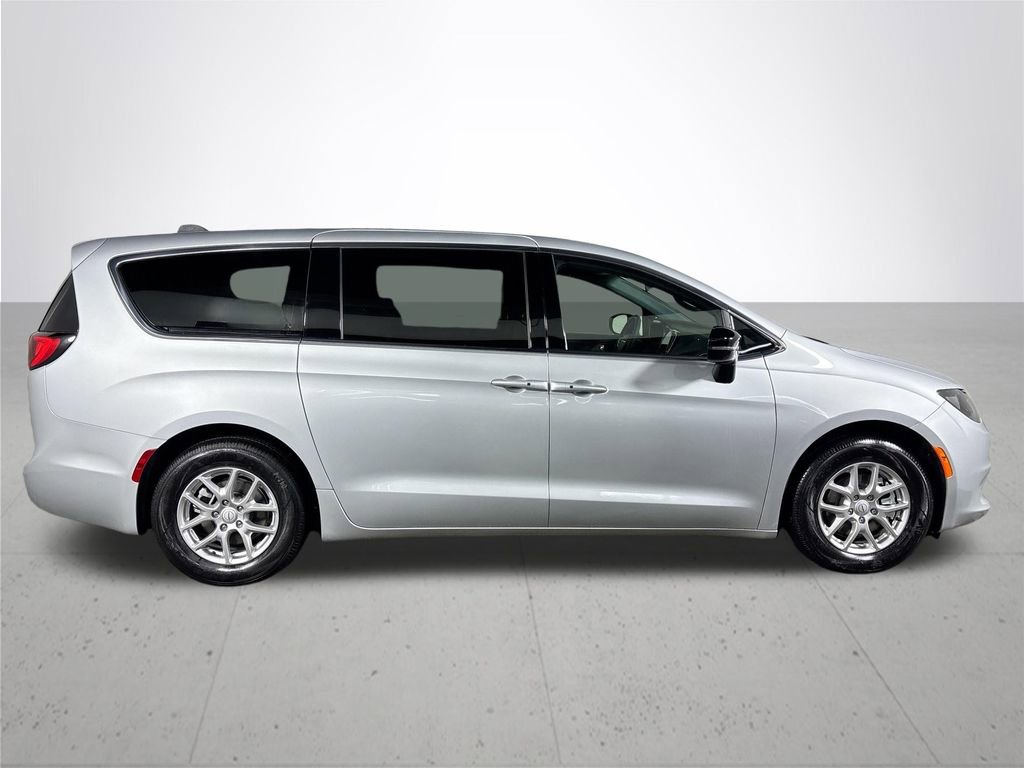 New 2026 Chrysler Voyager LX FWD image 5