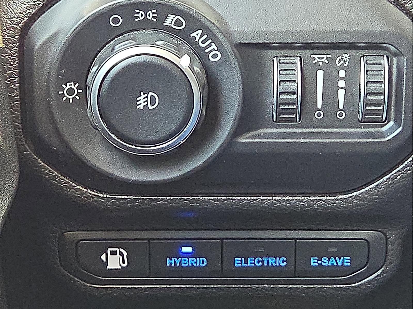 Used 2022 Jeep Wrangler Unlimited Sahara w/ Cold Weather Group image 22