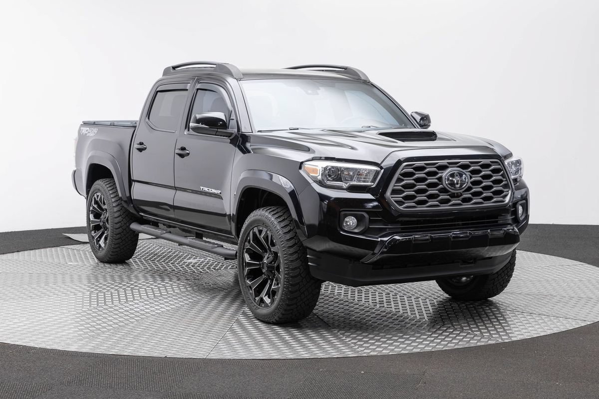 Used 2021 Toyota Tacoma TRD Sport w/ Technology Package AWD/4WD image 4