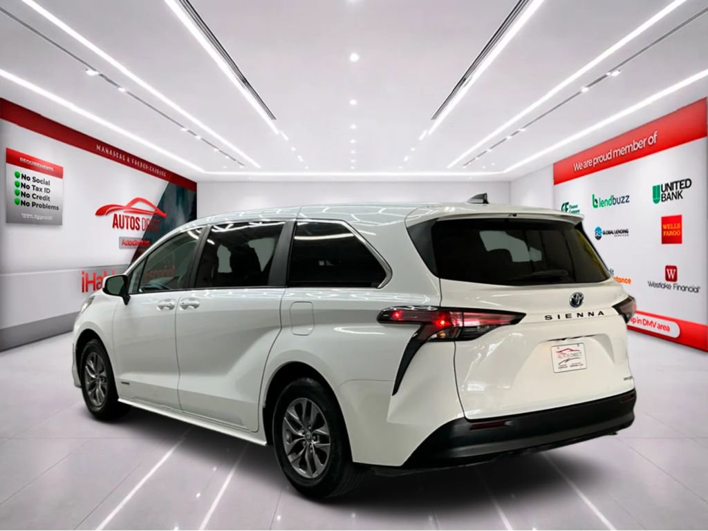 Used 2021 Toyota Sienna LE image 6