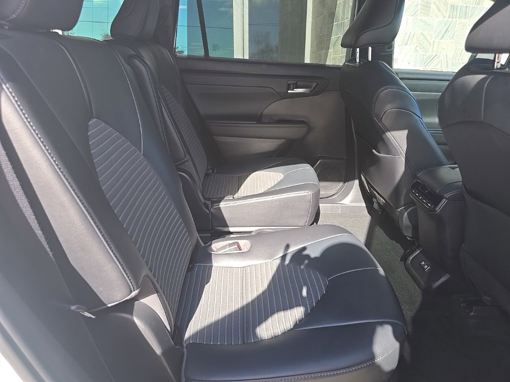 Used 2021 Toyota Highlander XSE image 19