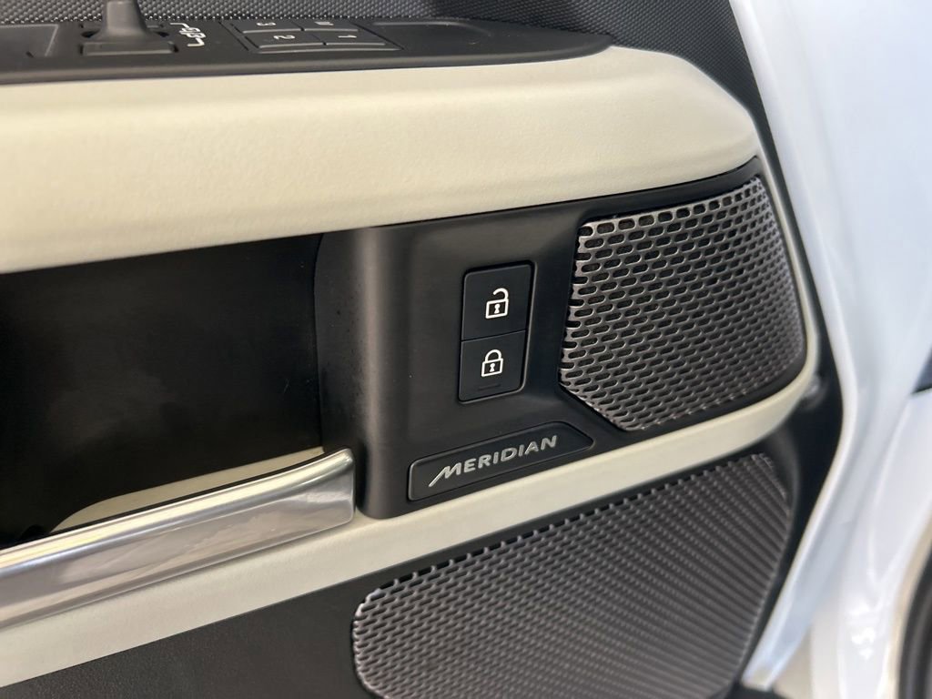 Used 2024 Land Rover Defender 110 S image 44