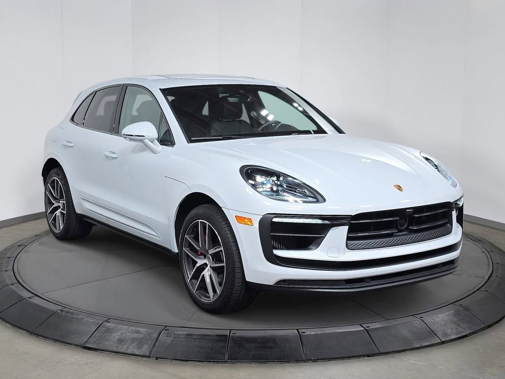 Certified 2024 Porsche Macan S image 9
