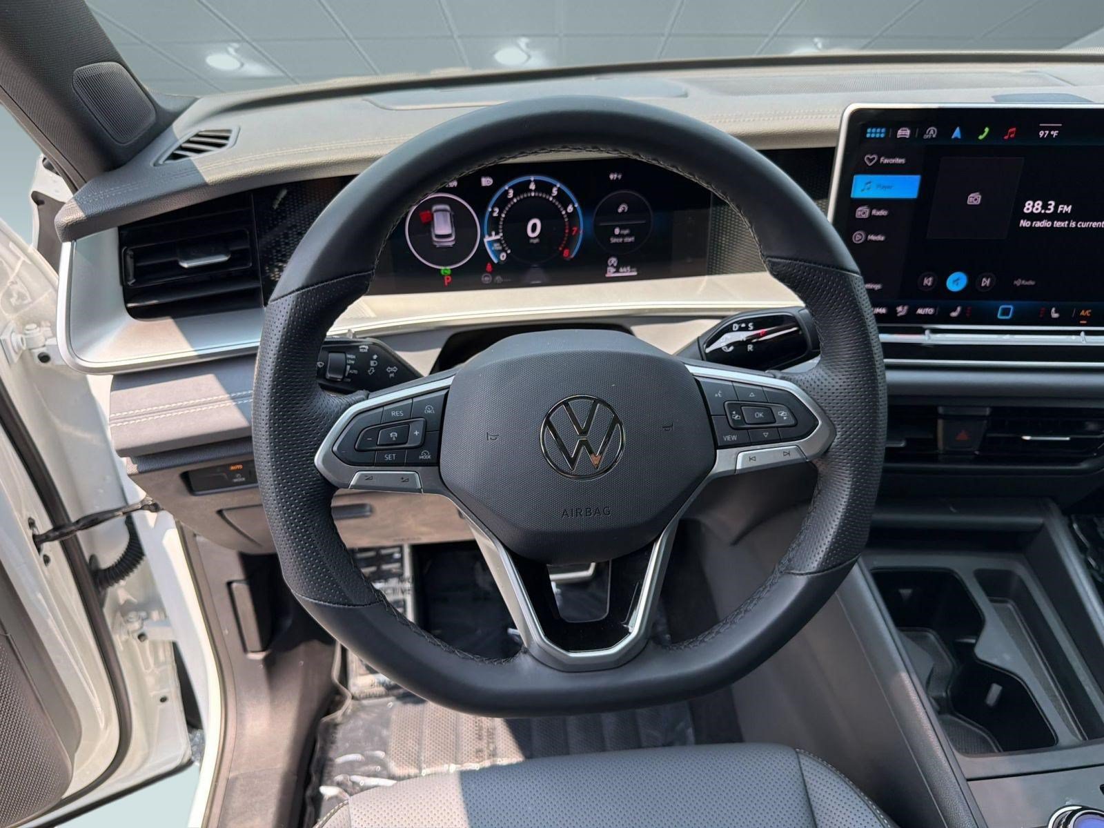 Used 2025 Volkswagen Tiguan SE R-Line FWD image 27