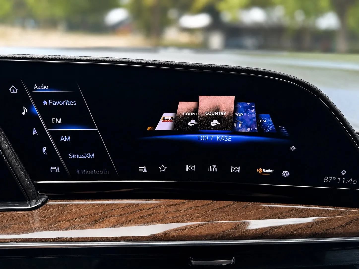 Used 2023 Cadillac Escalade ESV Sport Platinum AWD/4WD image 21