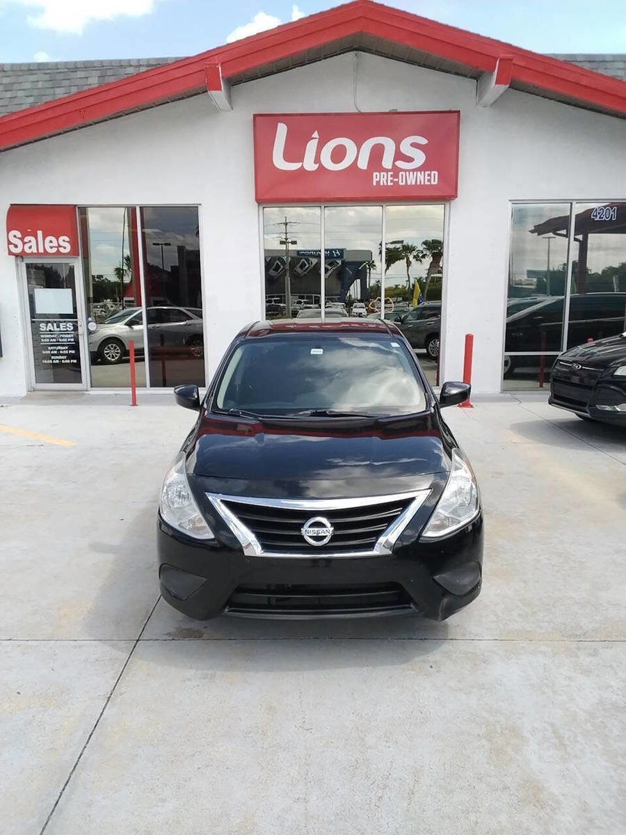 Used 2017 Nissan Versa SV FWD image 1