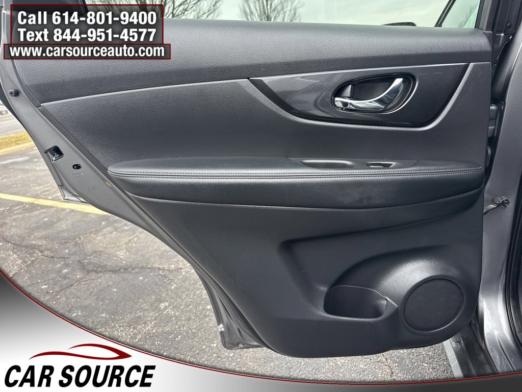 Used 2018 Nissan Rogue SV w/ Premium Package image 32