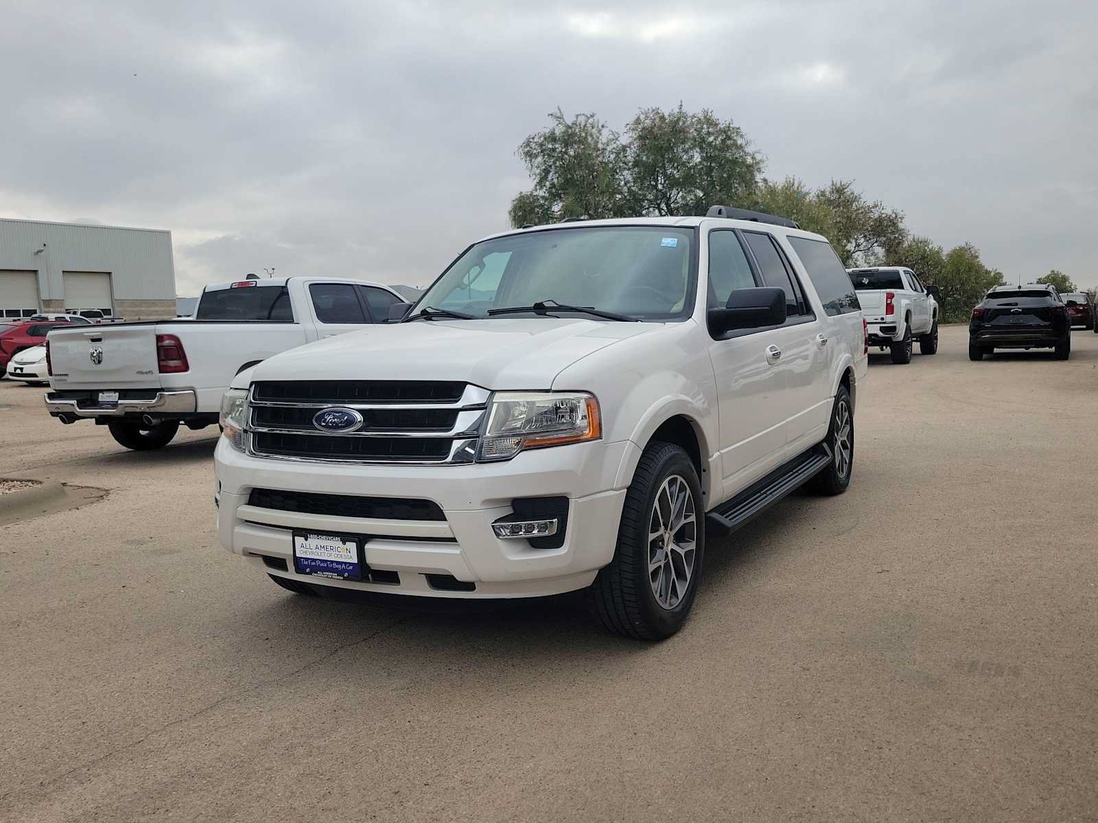 Used 2017 Ford Expedition EL XLT w/ Equipment Group 202A RWD image 4