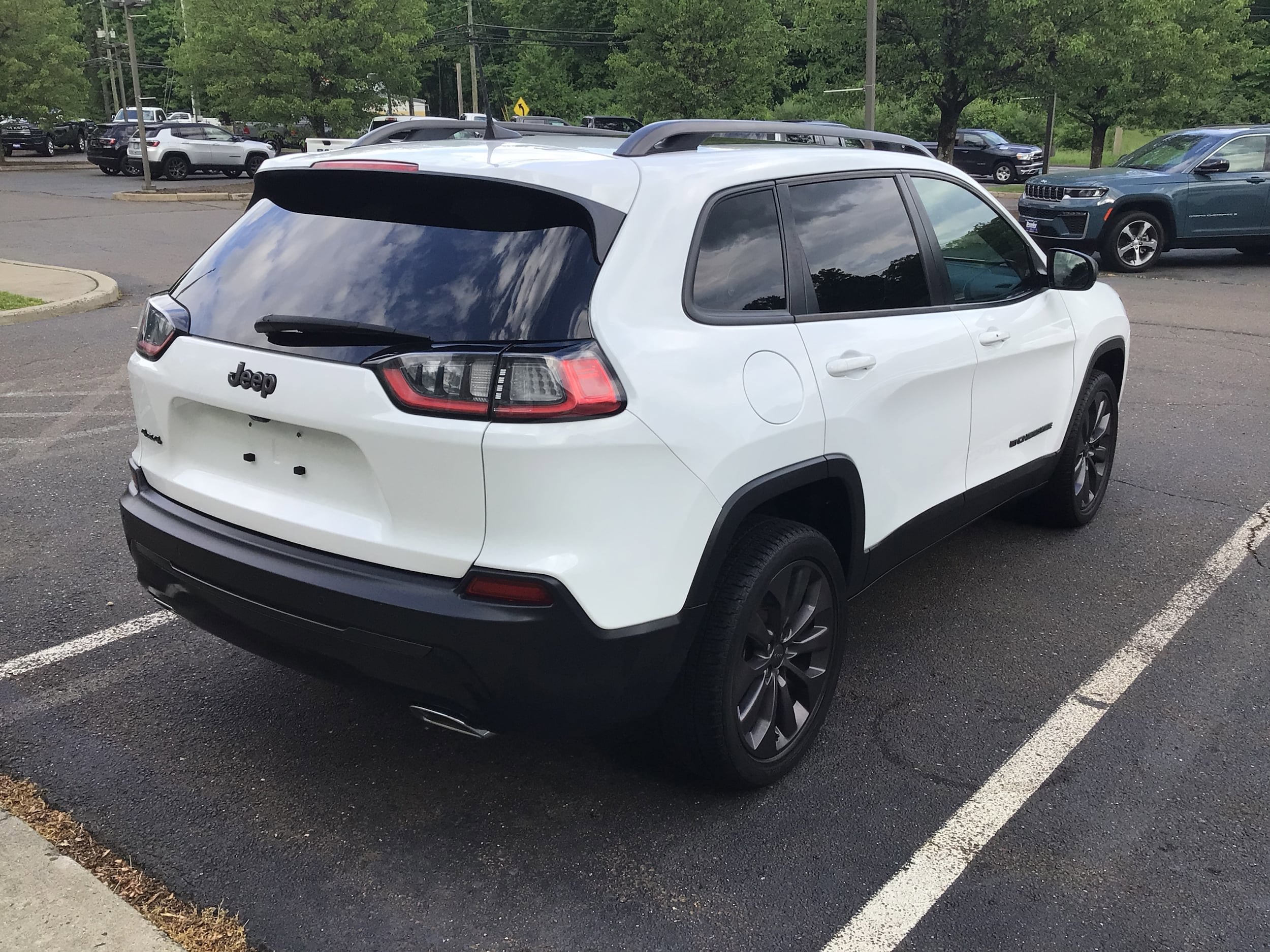 Used 2021 Jeep Cherokee Latitude Lux 80th Anniv w/ Quick Order Package 26U 80TH AWD/4WD image 7