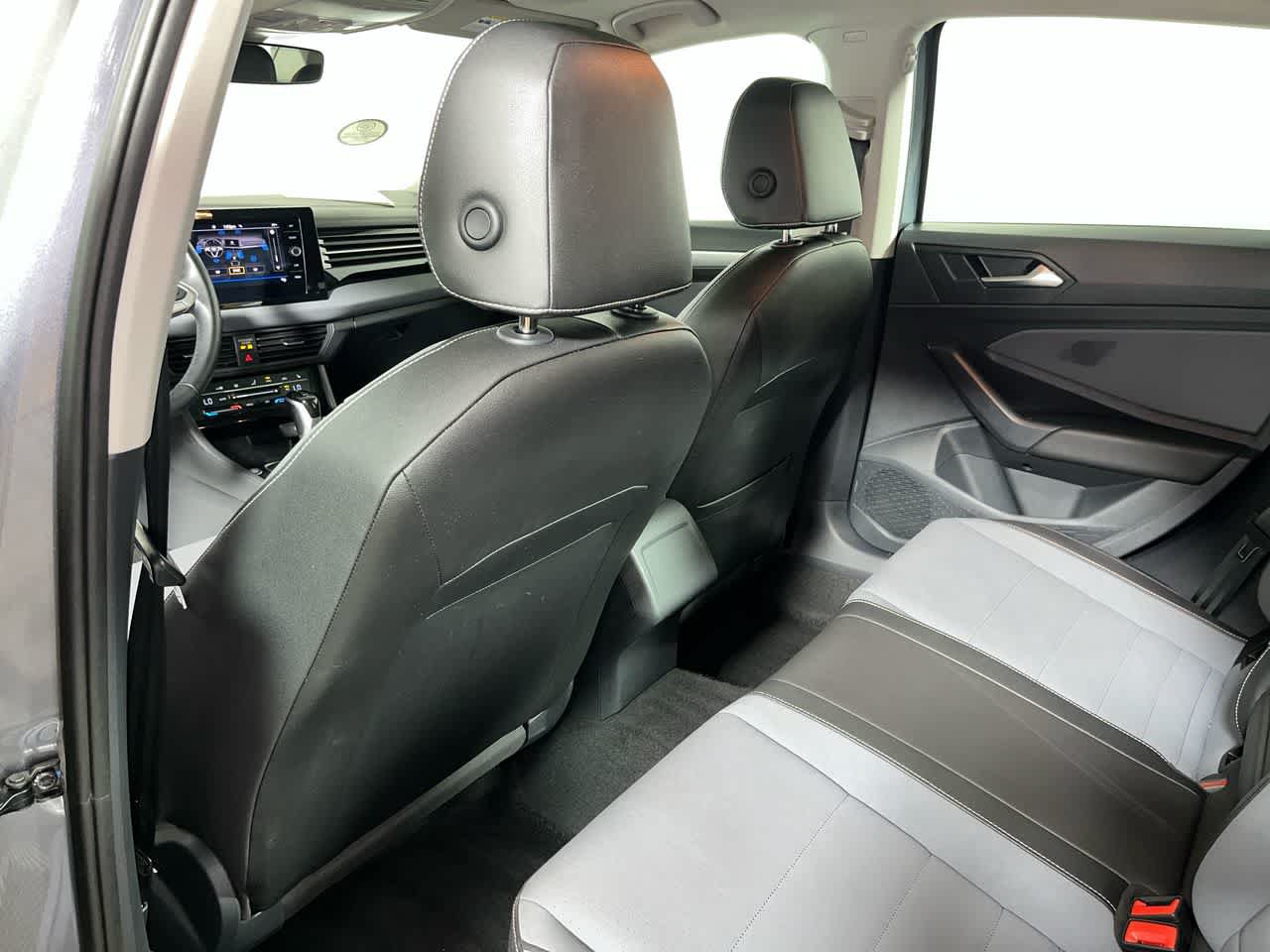 Used 2025 Volkswagen Jetta SE FWD image 26