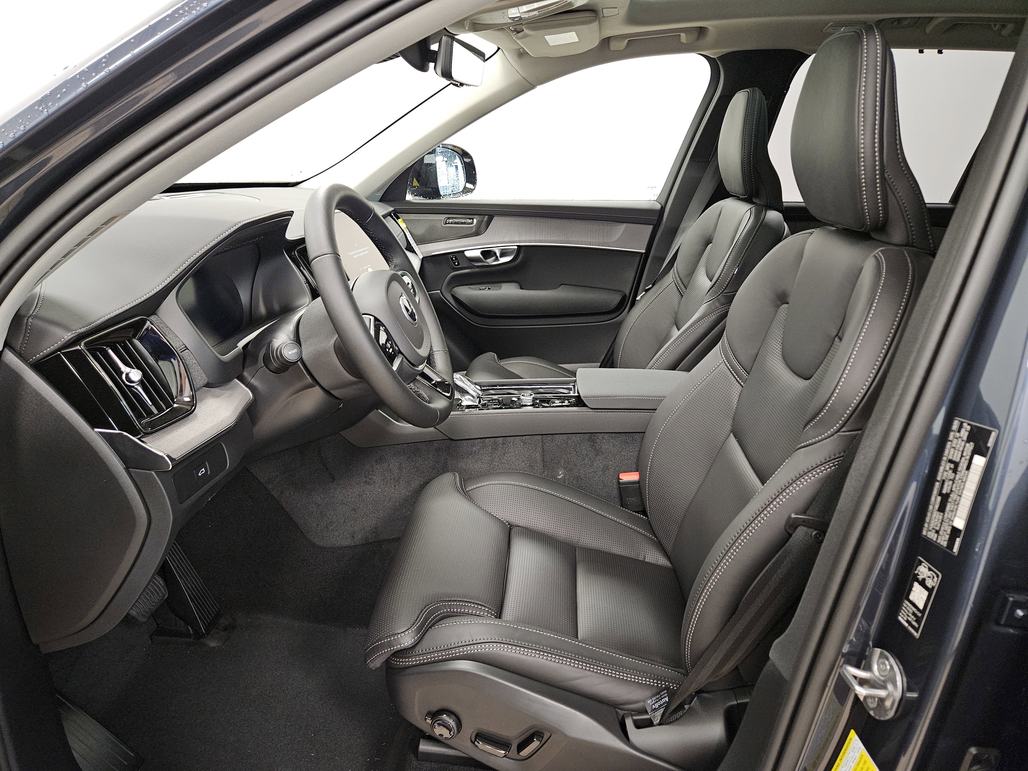 New 2026 Volvo XC90 B6 Ultra w/ Protection Package image 10