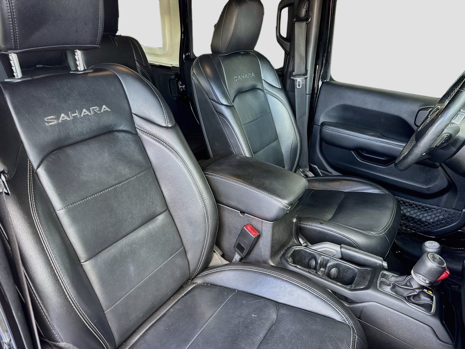 Used 2019 Jeep Wrangler Unlimited Sahara AWD/4WD image 18