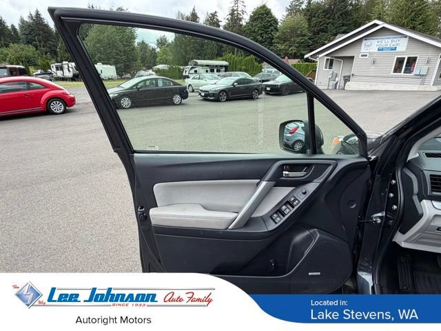 Used 2015 Subaru Forester 2.5i Touring AWD/4WD image 10