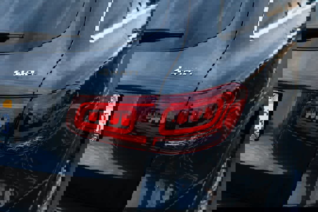 Used 2022 Mercedes-Benz GLC 300 4MATIC image 12