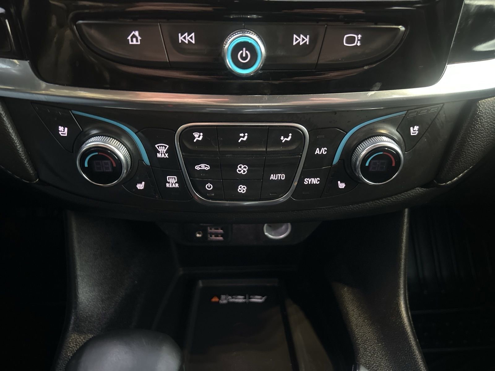 Used 2023 Chevrolet Traverse Premier w/ LPO, Cargo Package image 21