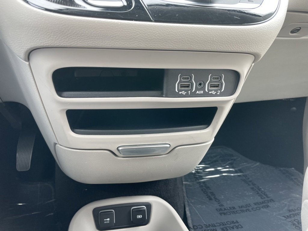 Used 2021 Chrysler Voyager Lxi image 14