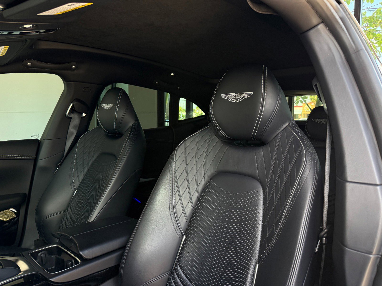 Used 2022 Aston Martin DBX image 23