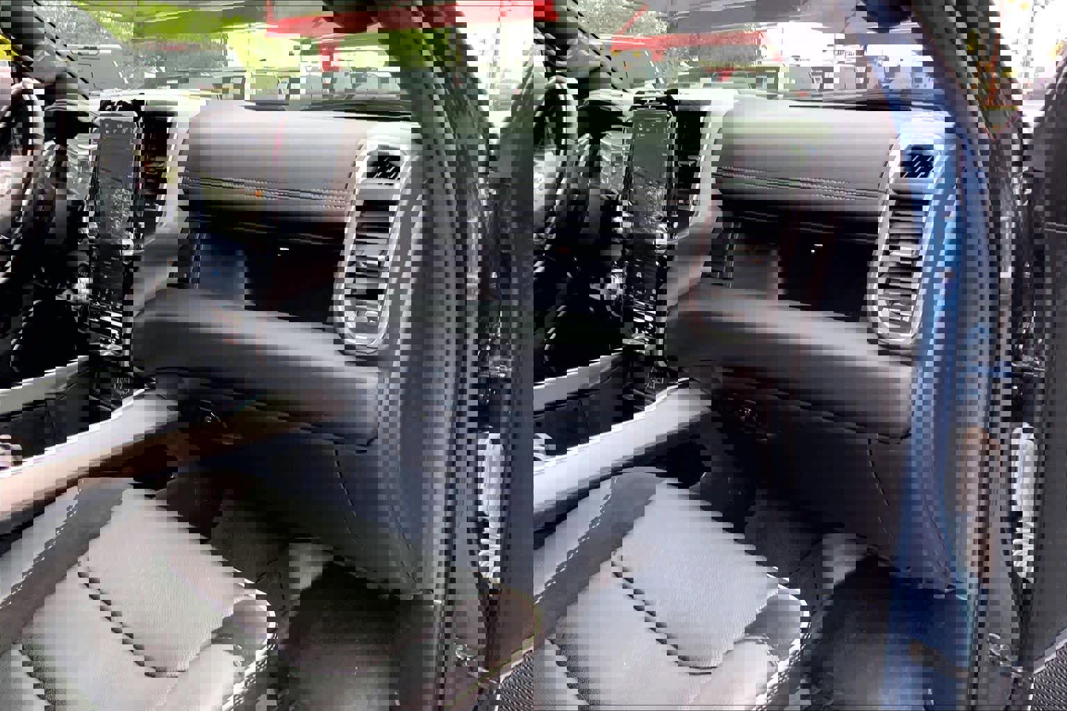 Used 2023 RAM 1500 Laramie AWD/4WD image 19