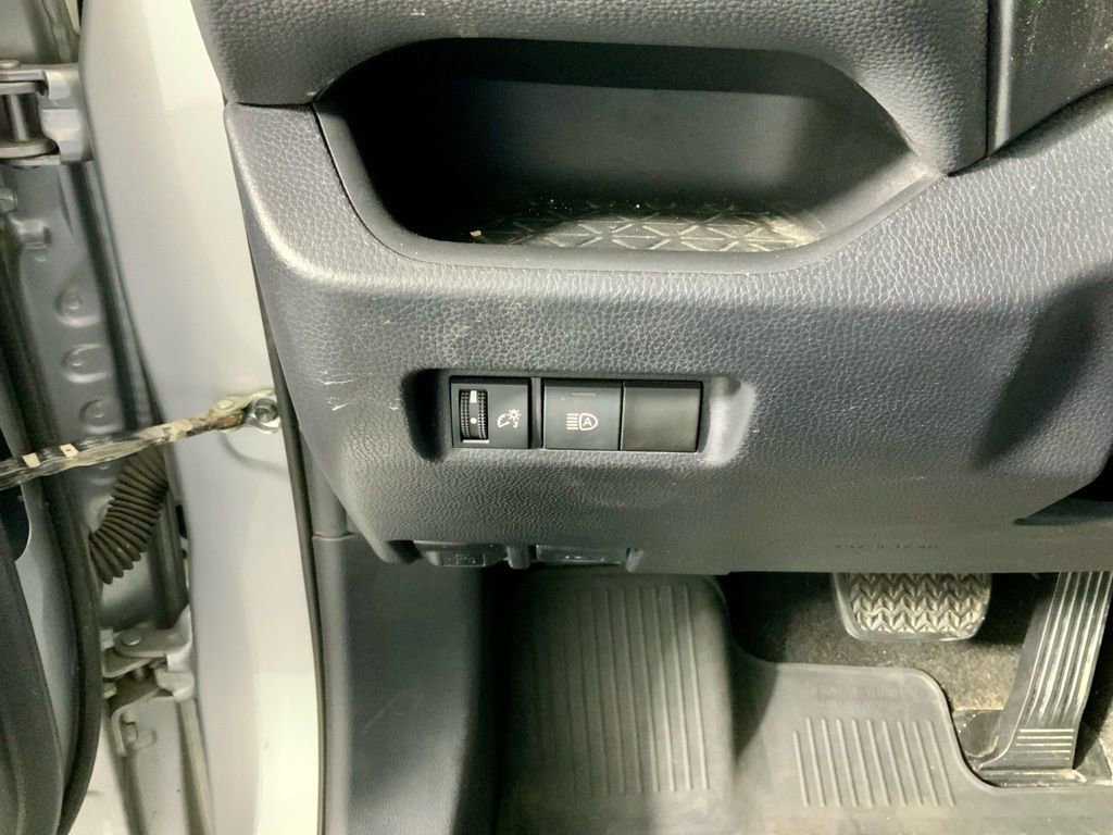 Used 2021 Toyota RAV4 LE image 19