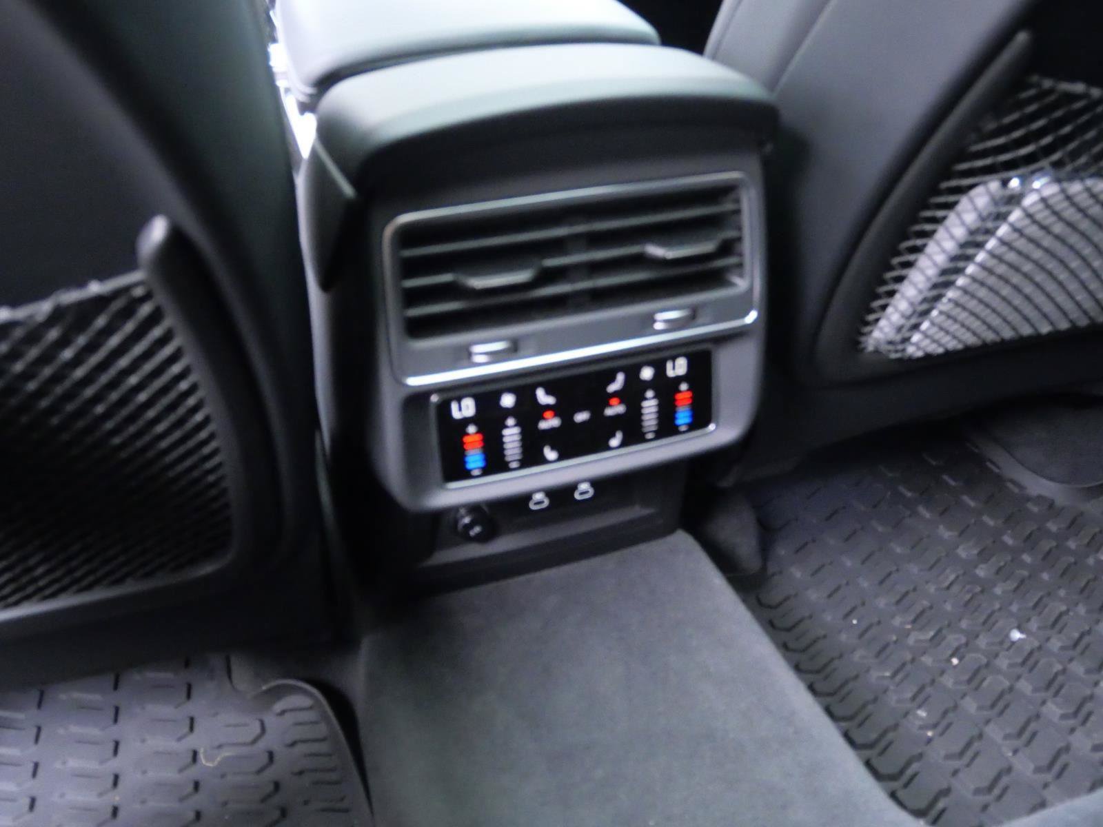 Used 2024 Audi Q8 Prestige w/ Prestige Package AWD/4WD image 27