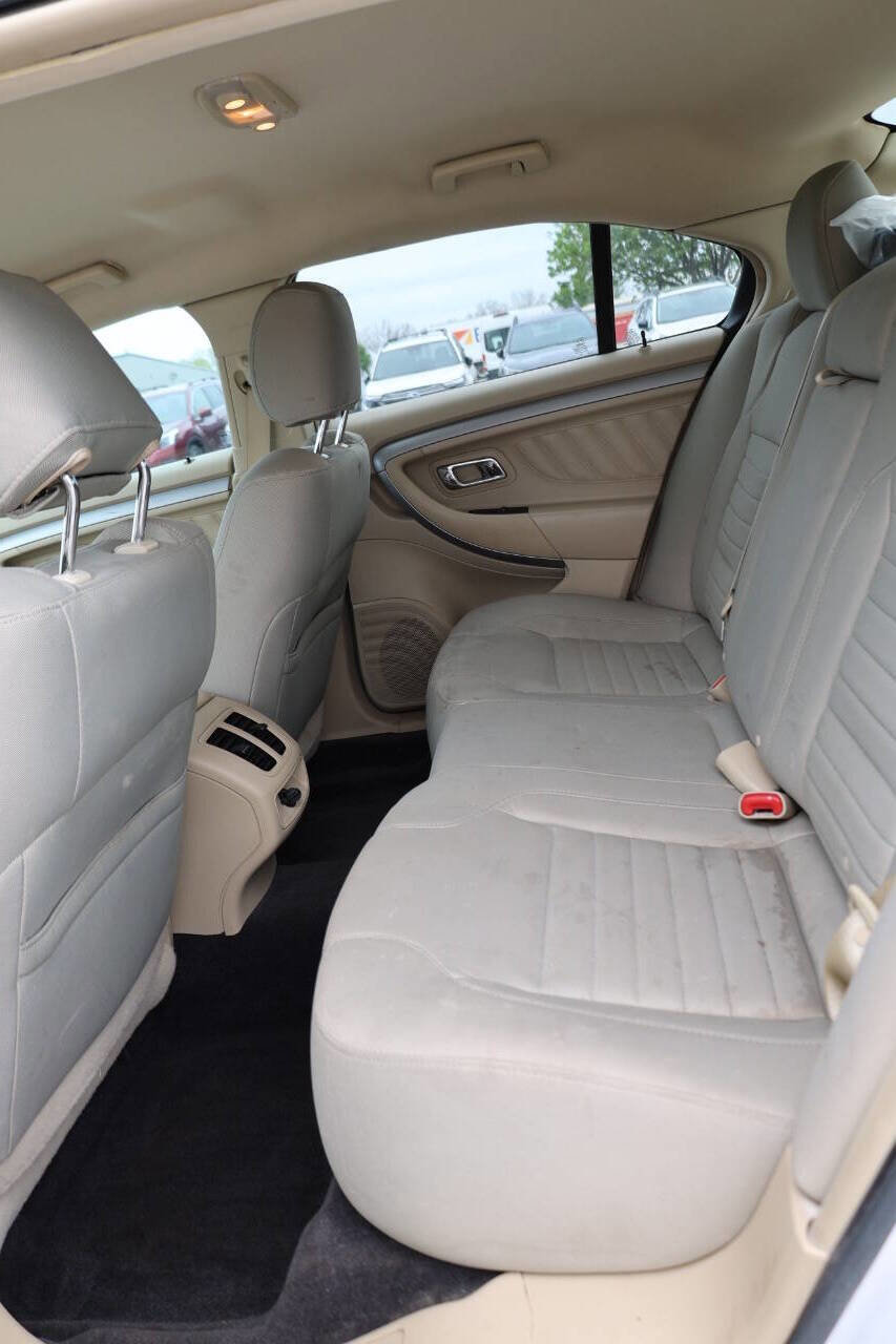 Used 2017 Ford Taurus SE FWD image 17